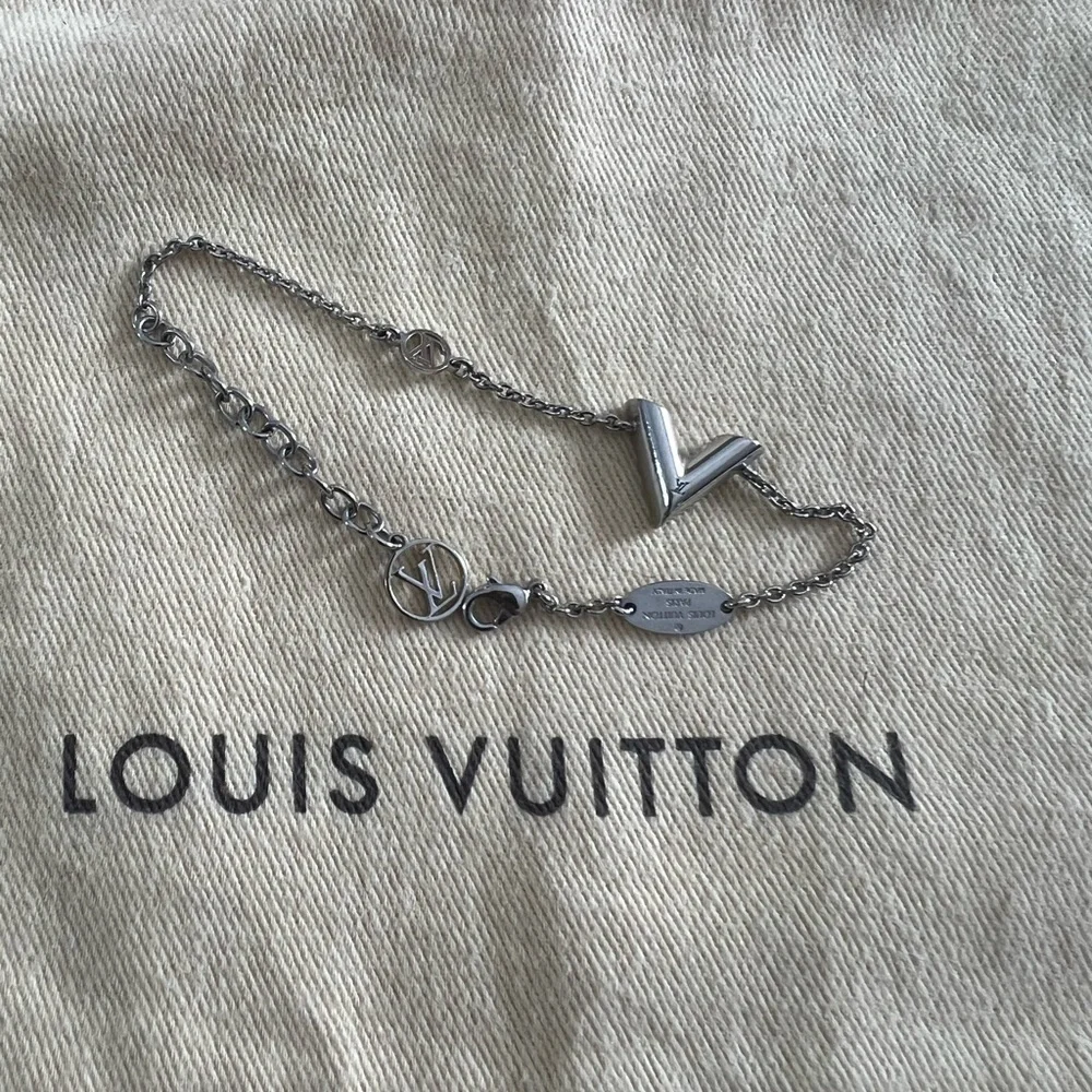 Louis Vuitton Silver V Chain Bracelet - Picture 6 of 12